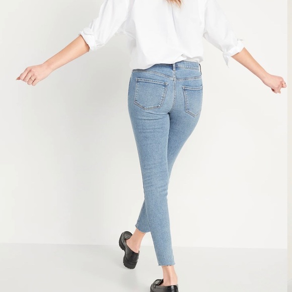 ✨Old Navy Mid-Rise Rockstar Super Skinny Ripped Cut-Off Jeans, Size 4 - Picture 4 of 4
